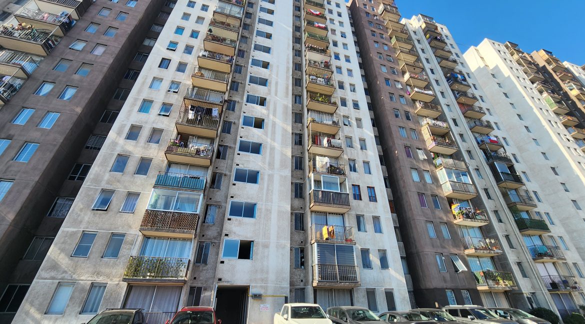 Arriendo Departamento con Estacionamiento en Paradero 39 de Gran Avenida