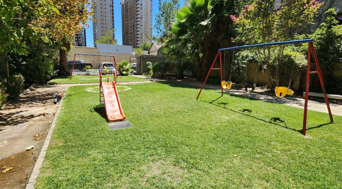 Arriendo departamento amoblado Lira 441 20230125_144834